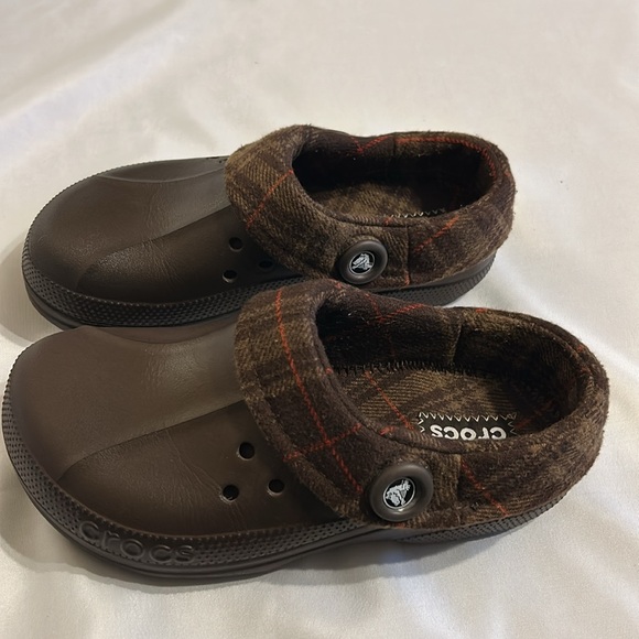 Crocs Brown Plaid with lining - Picture 2 of 4